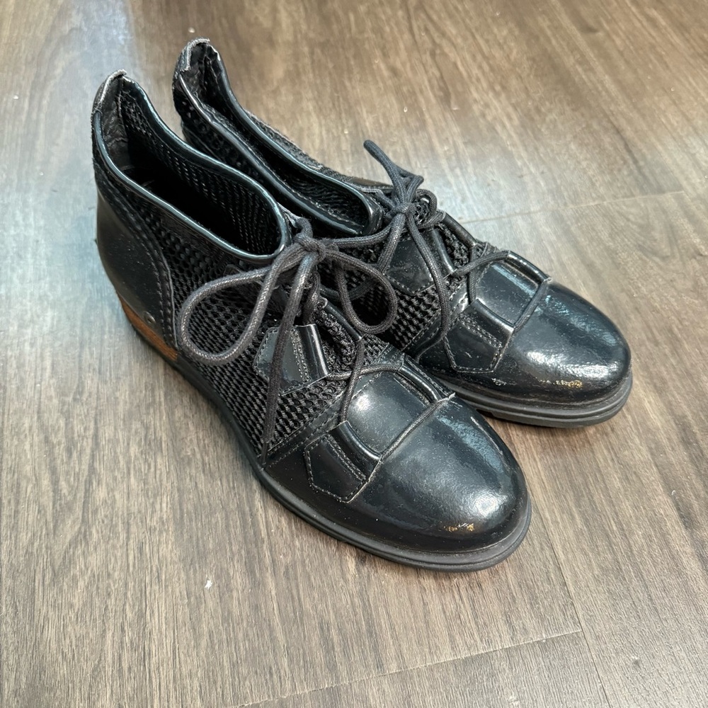 Sorel Major Lace Black Patent Leather Mesh Ankle Boots